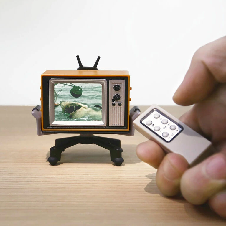 Basic Fun Tiny TV Classics - Jaws - Retro TV - English Edition - Image 6